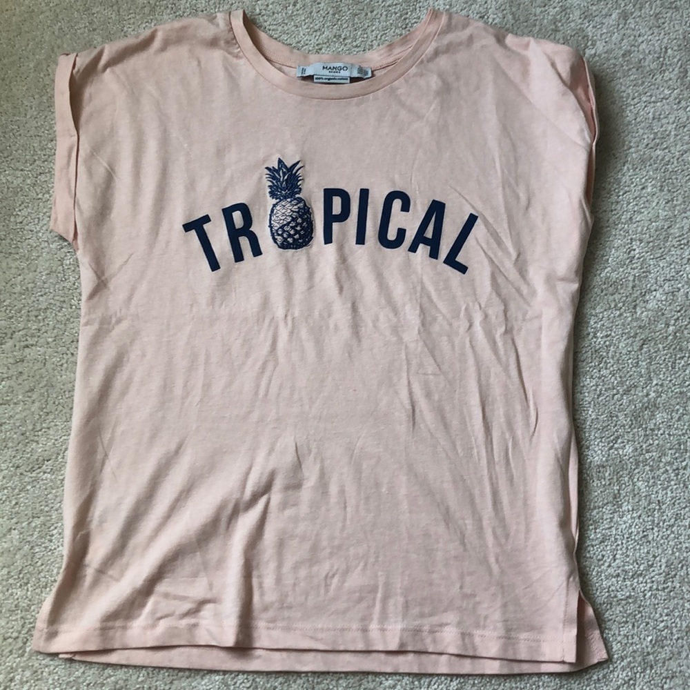 pink tshirt